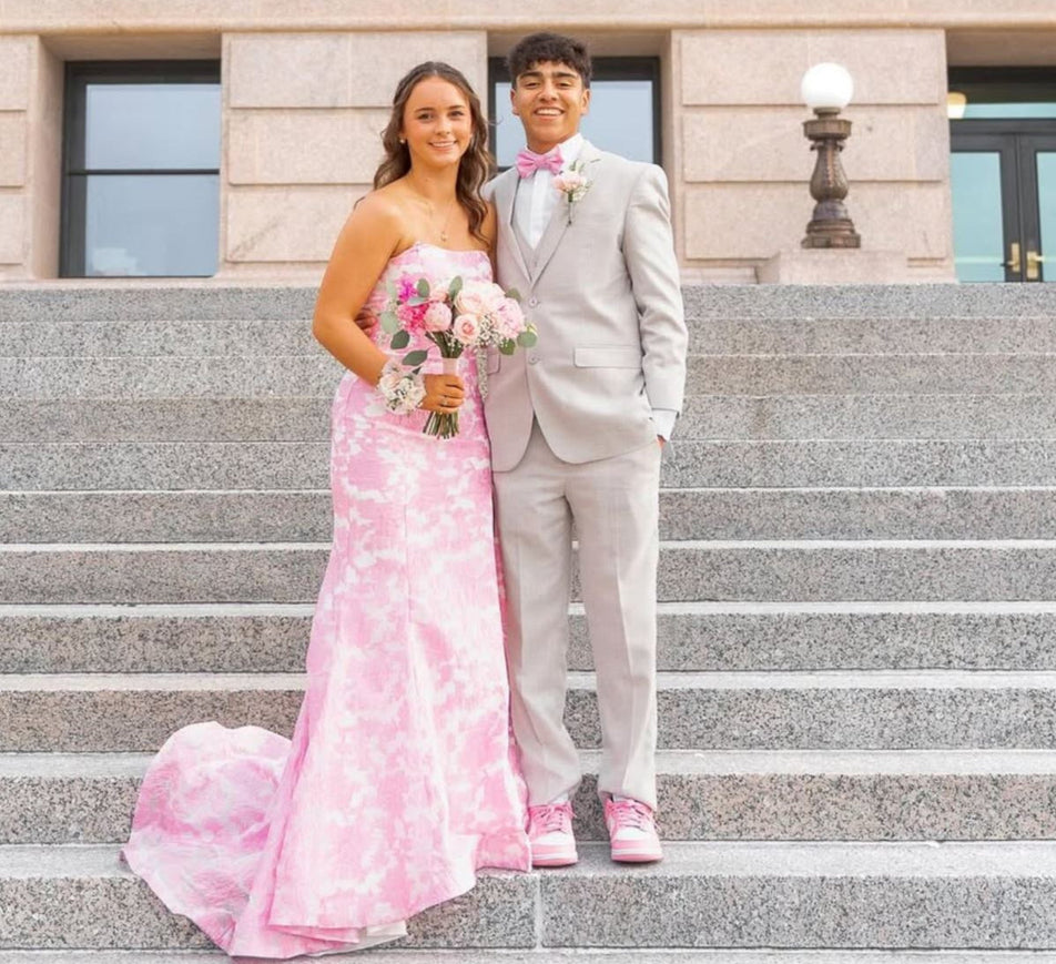 35 Cute Promposal Ideas to Win Their Heart