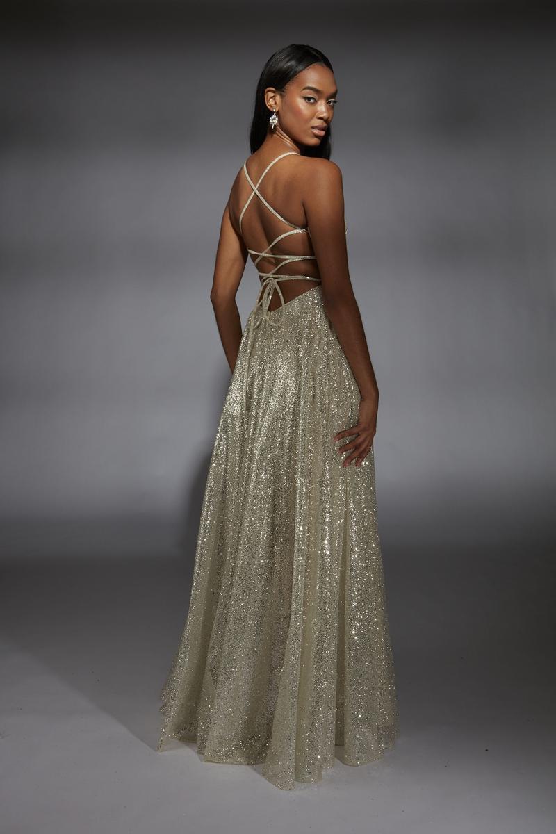 1973 prom dresses 1970s Fashion: Real romantics let longdresses set the mood