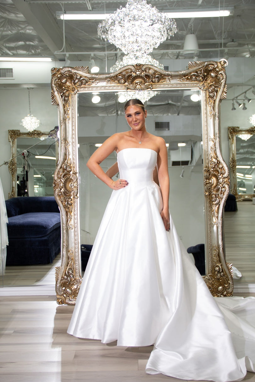 Maggie Sottero One of a Kind Bridal Gown OOAK121