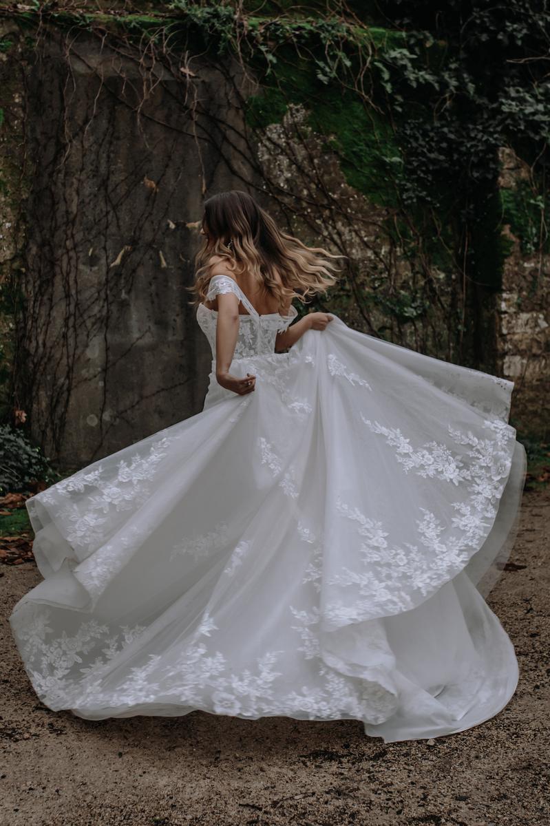 Lace Wedding Dresses and Gowns | Terry Costa Lace Wedding Dresses and Gowns | Terry Costa